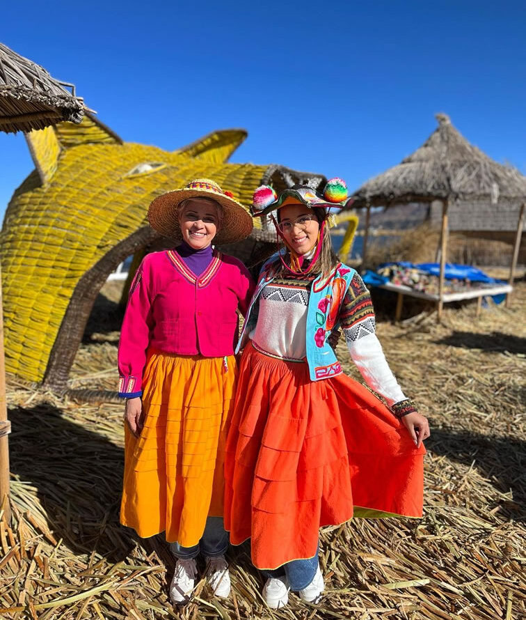 Islas Flotantes de los Uros dos turistas en tour de medio día