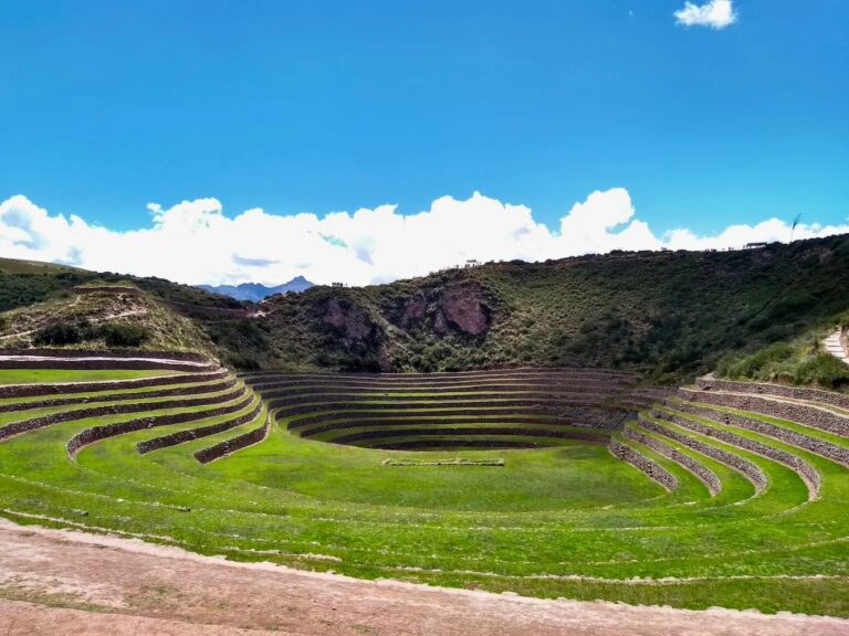 vista panorámica de maras y moray en un día esplendido